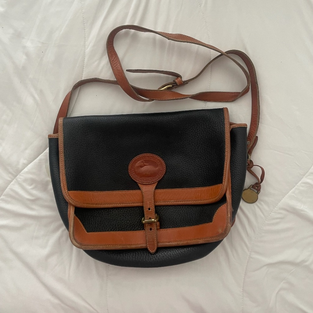 Dooney Classic Flap Classy Mail Hipster Hippie Artsy Crossbody Hip Purse Bag